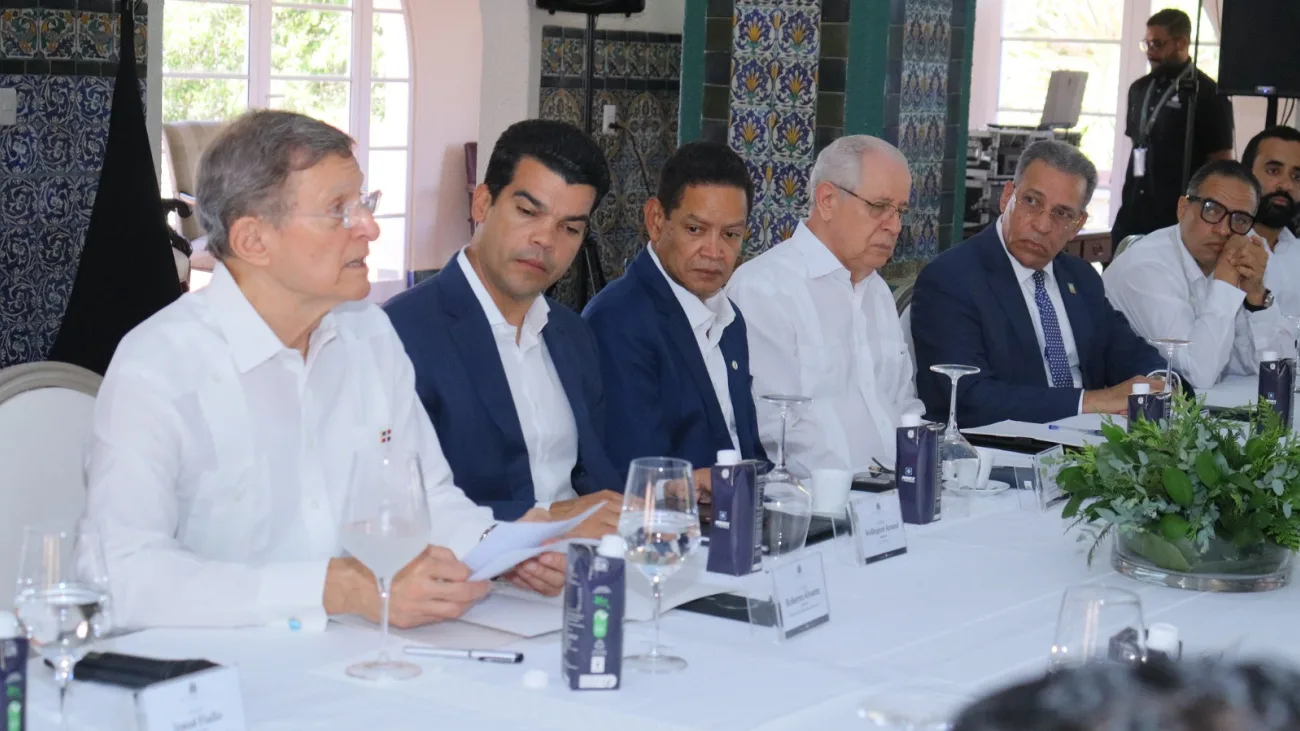Gobierno dominicano recibe visita de la OEA que levanta información sobre el canal ilegal haitiano