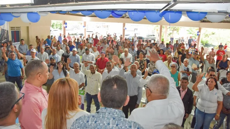 Juan Rosa encabeza acto de juramentación masiva de los Movimientos de Apoyo a Luis Abinader en Bonao