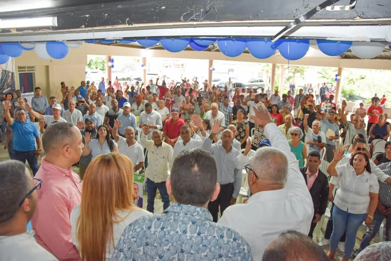 Juan Rosa encabeza acto de juramentación masiva de los Movimientos de Apoyo a Luis Abinader en Bonao