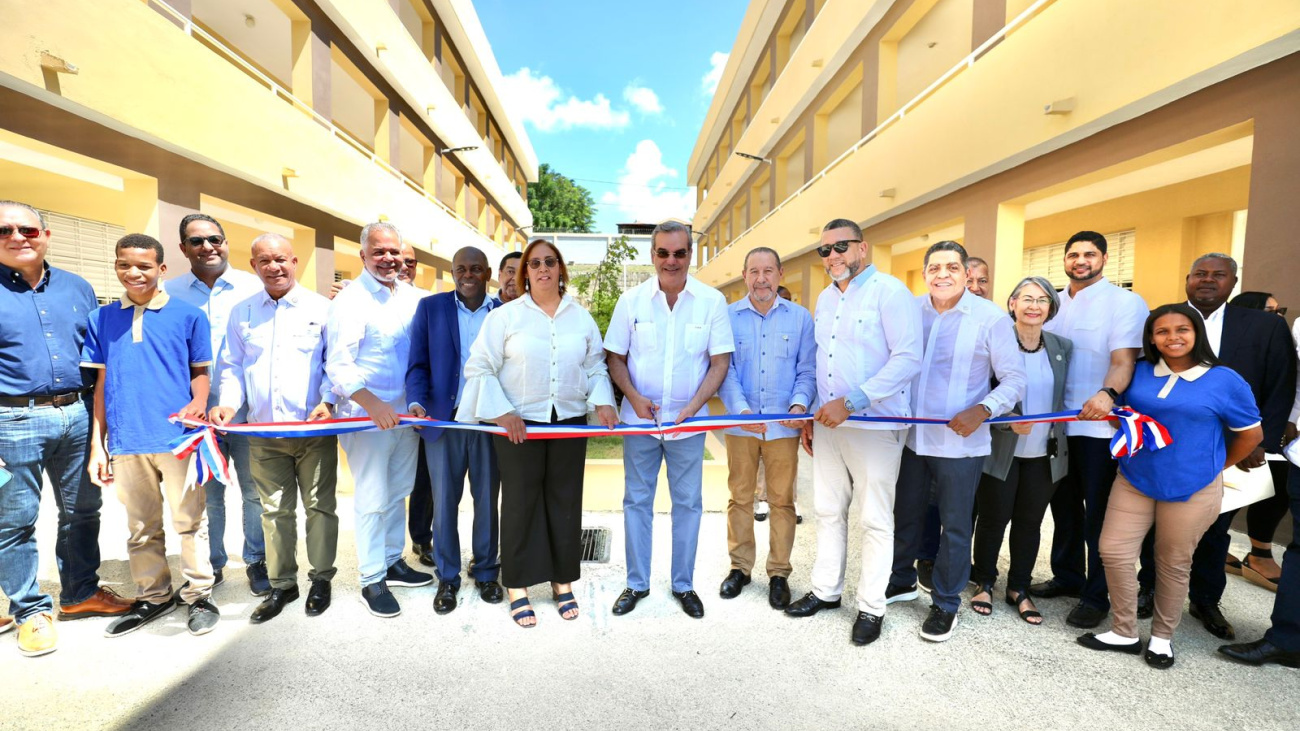 Presidente Abinader inaugura liceo secundario en Villa Altagracia con una inversión de RD 127.08 millones