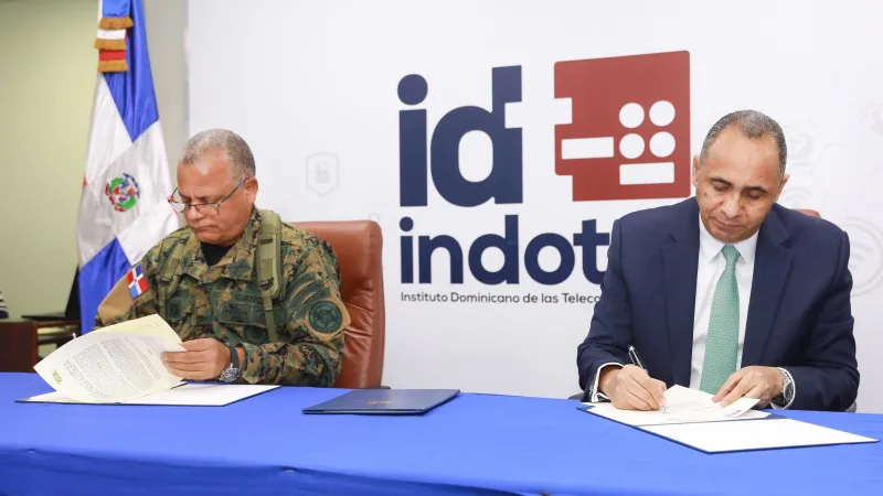 Indotel y el Ejército de la República Dominicana firman acuerdo para instalación de internet satelital en destacamentos de Elías Piña e Independencia