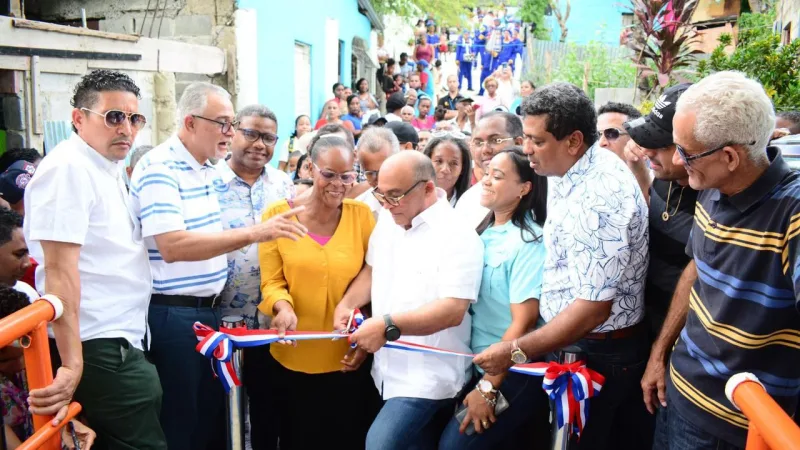 Gobierno a través de la Comisión Presidencial de Apoyo al Desarrollo Barrial (CPADB), inaugura 60 obras en Los Alcarrizos y provincia Santo Domingo por un monto superior a los 10 millones de pesos.