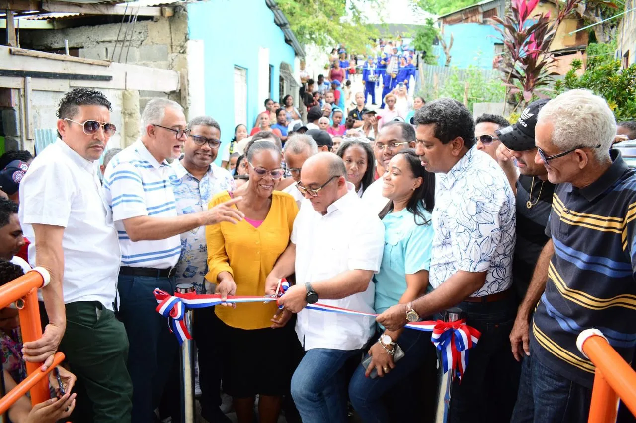 Gobierno a través de la Comisión Presidencial de Apoyo al Desarrollo Barrial (CPADB), inaugura 60 obras en Los Alcarrizos y provincia Santo Domingo por un monto superior a los 10 millones de pesos.