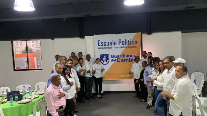 Movimiento Guardianes del Cambio imparte taller a sus candidatos y deja inaugurada su Escuela Política
