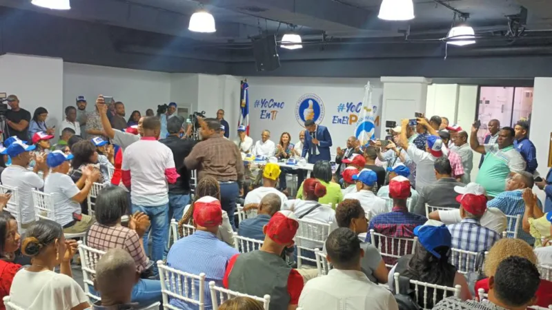 Comunicadores 8.0 oficializa respaldo a Carolina Mejía en acto donde asistieron decenas de comunicadores del DN y la alcaldesa