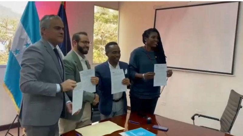 República Dominicana y Honduras firman acuerdo regional para 1000 becas en Inteligencia Artificial