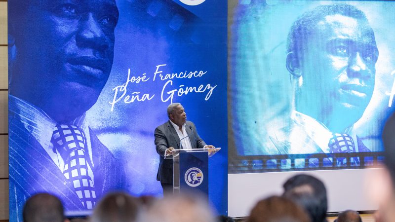 Fundación José Francisco Peña Gómez entrega premios a ganadores del concurso sobre vida y obra del líder político