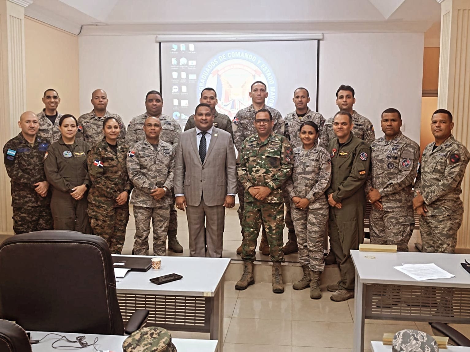 Entregan reconocimiento como Profesor Distinguido a Jhanel Ferreras en la Armada de la República Dominicana