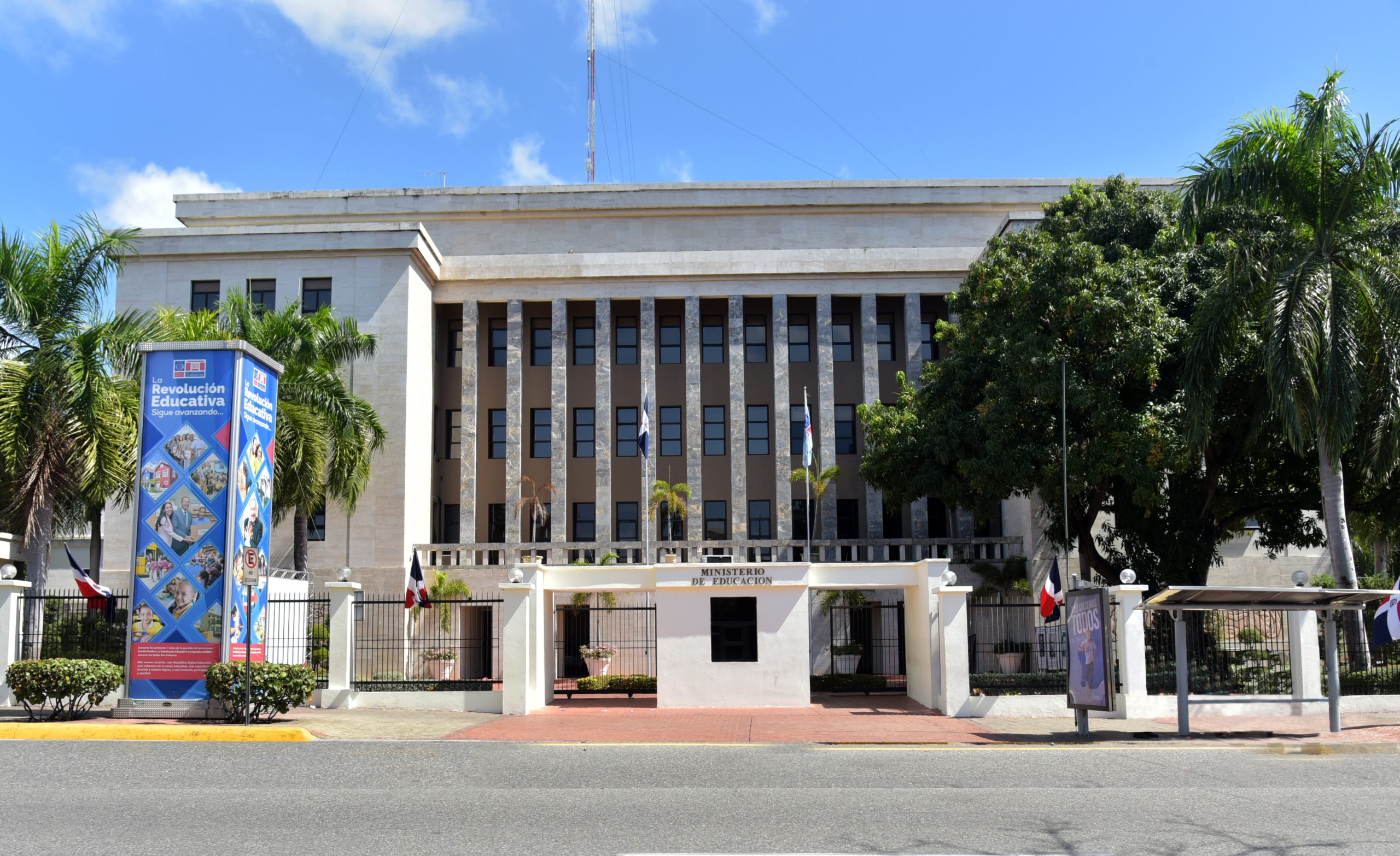 Irregularidades financieras en el Ministerio de Educación de la República Dominicana