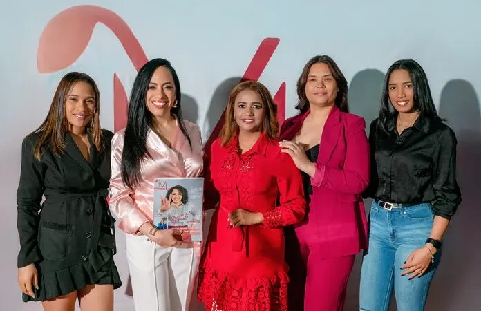 Lanzan primera edición de la revista Mujer Santo Domingo Este