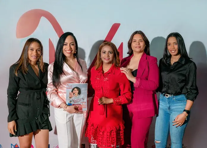 Lanzan primera edición de la revista Mujer Santo Domingo Este