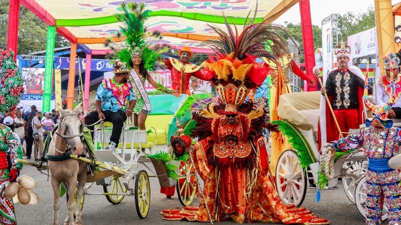 Carnaval de Santiago cierra con éxito rotundo su versión 2025