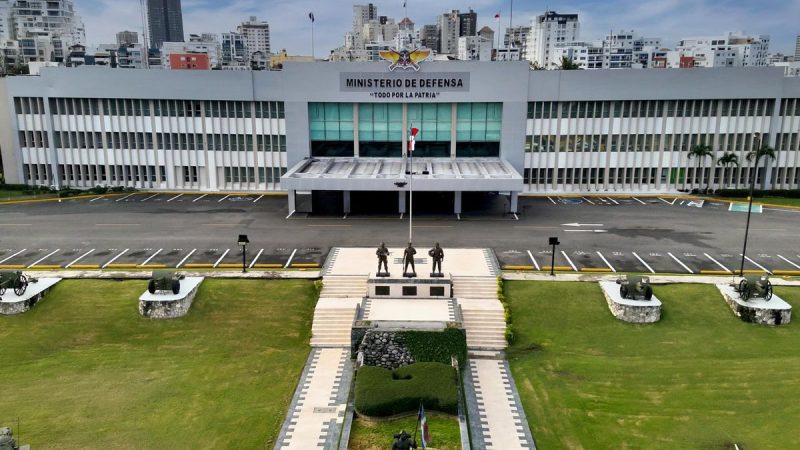 Ministerio de Defensa establece prohibición de porte de armas en centros de diversión