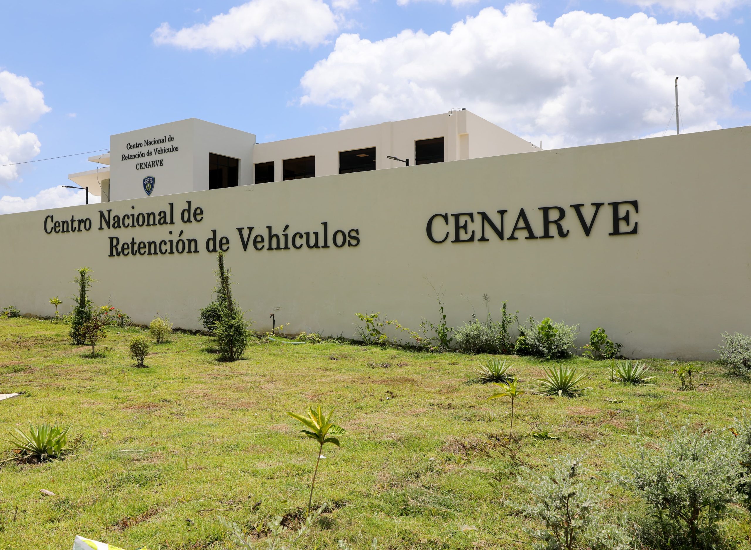 Inauguración del Centro Nacional de Retención de Vehículos y Polideportivo Padre Wagner por parte del Presidente Abinader