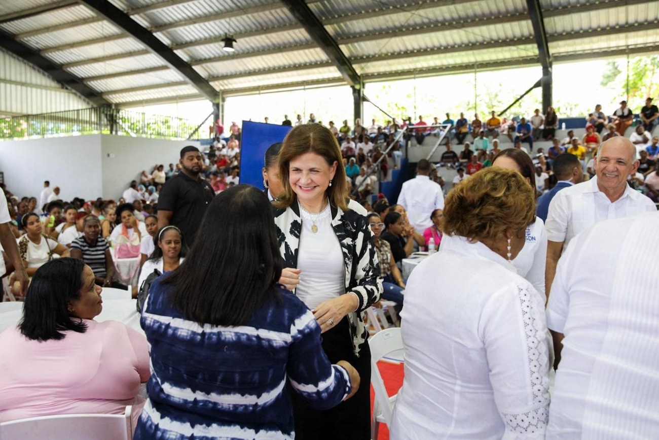Almuerzo con mujeres de Santo Domingo Norte en celebración del Día de las Madres