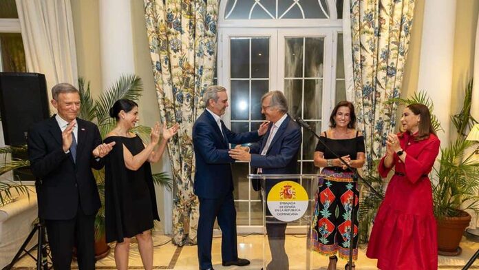 Embajador español concluye su misión en República Dominicana tras 44 años de carrera diplomática
