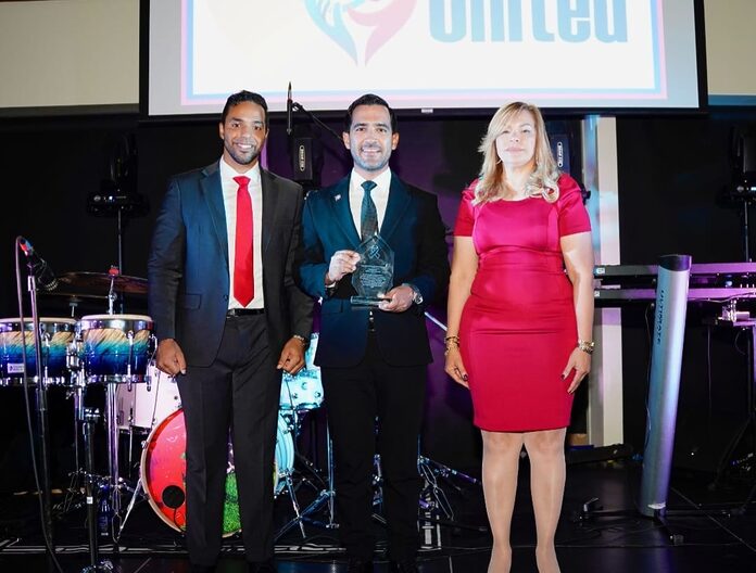 Reconocimiento al Dr. Luis Cruz Camacho por su Labor en la Salud por Friends United for Health