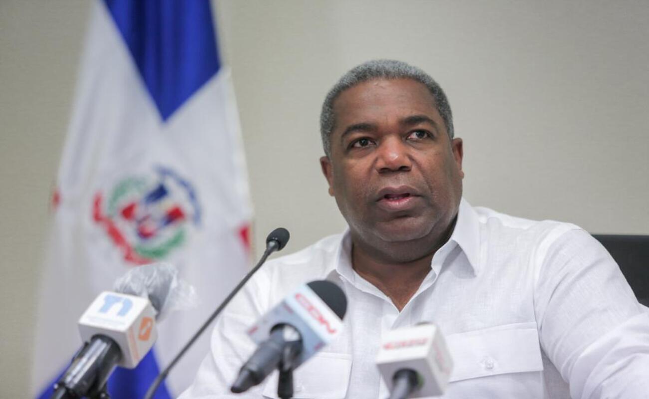Tony Peña declara su candidatura presidencial para las elecciones de 2028
