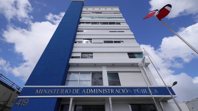 Nuevos horarios laborales en las oficinas públicas comenzarán a aplicarse en julio de 2025