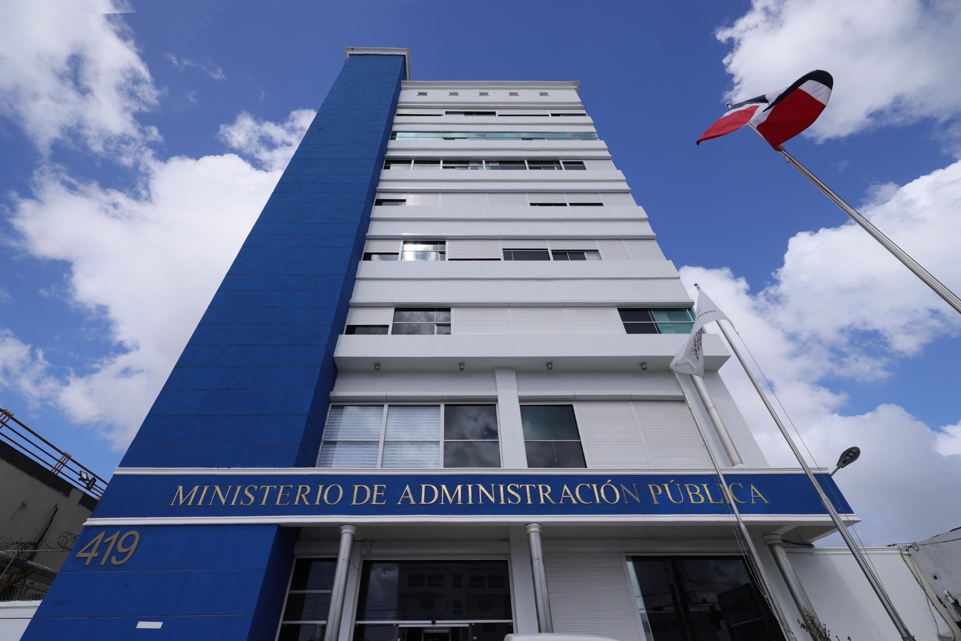Nuevos horarios laborales en las oficinas públicas comenzarán a aplicarse en julio de 2025
