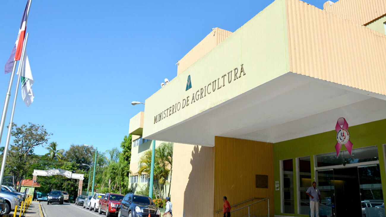El gobierno evaluará daños por incendio en Merca Santo Domingo