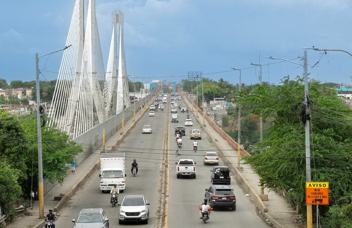 Restablecimiento del tránsito en el puente de la 17 tras caída de postes eléctricos