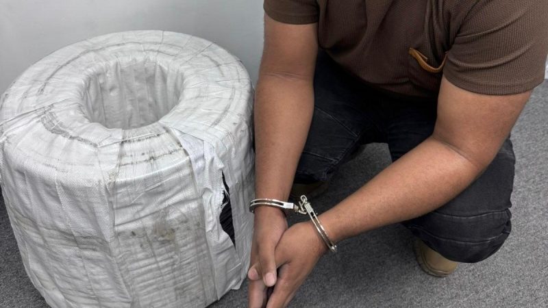 Arresto de hombre por robo de cables eléctricos en Santo Domingo