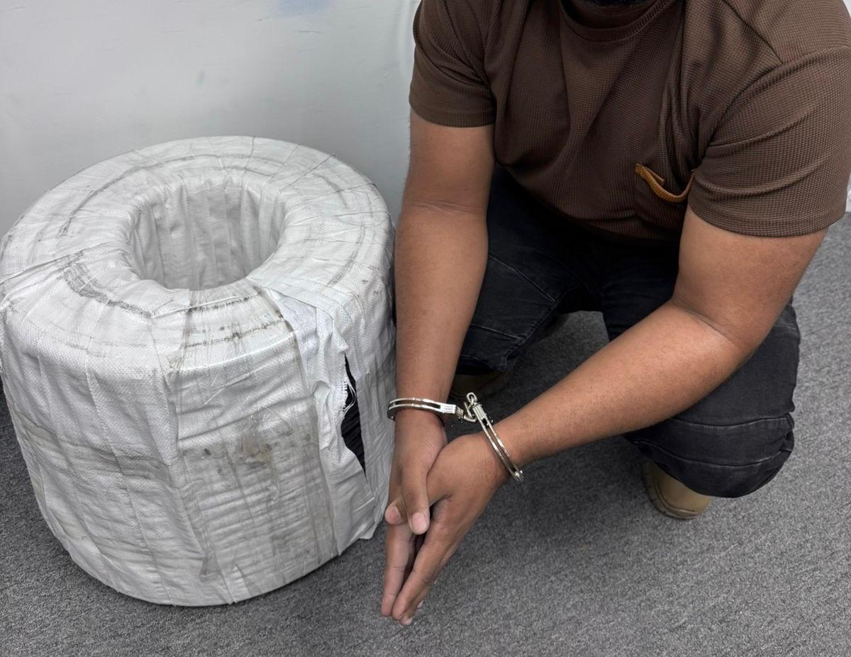 Arresto de hombre por robo de cables eléctricos en Santo Domingo