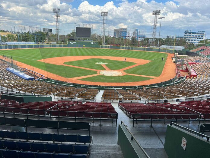 Establecimiento de una comisión para la construcción de un nuevo estadio de béisbol en la República Dominicana