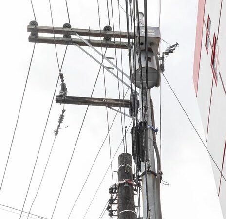 EDEESTE desmantela una conexión eléctrica irregular en el sector Villas Agrícolas
