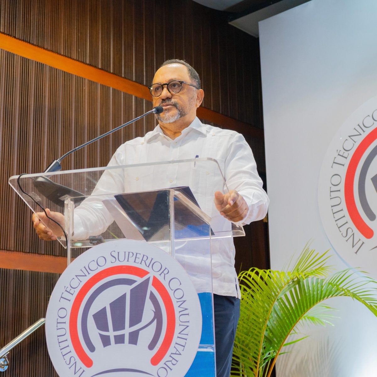Antoliano Peralta ofrece conferencia sobre la transparencia en la administración pública