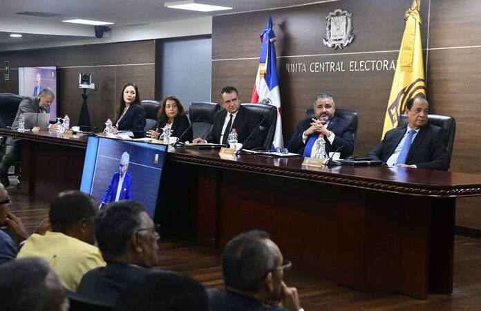 La Junta Central Electoral celebra audiencia pública sobre el reglamento para el registro de encuestadoras