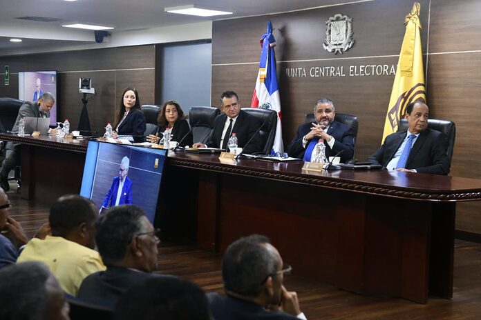 La Junta Central Electoral celebra audiencia pública sobre el reglamento para el registro de encuestadoras