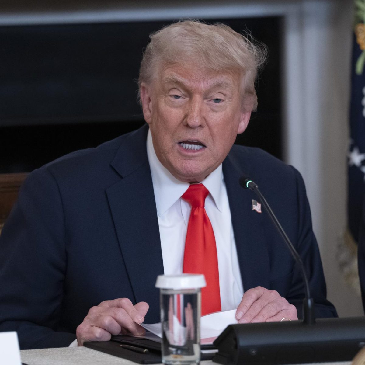 El presidente Trump anuncia revisión de contratos con empresas de Elon Musk