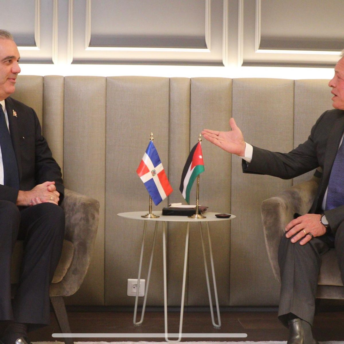 Reunión del presidente Abinader con el rey de Jordania impulsa cooperación bilateral