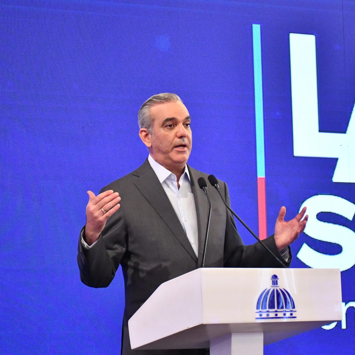El Presidente Abinader retoma LA Semanal tras gira internacional