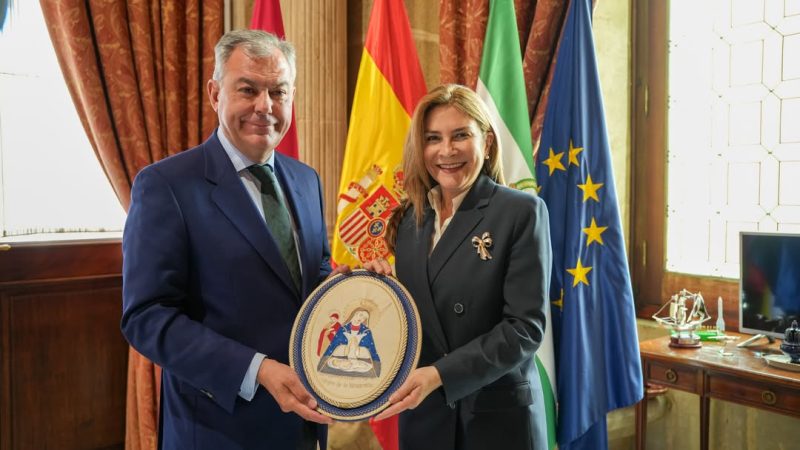Alcalde de Sevilla y alcaldesa de Santo Domingo firman acuerdo de hermanamiento