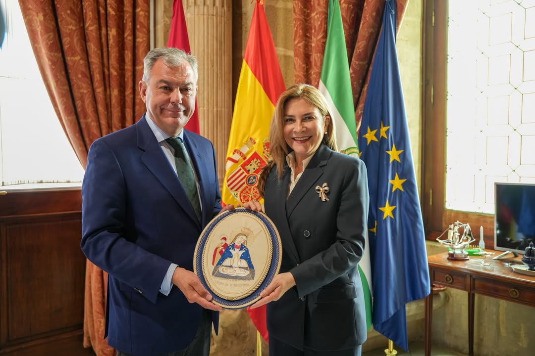 Alcalde de Sevilla y alcaldesa de Santo Domingo firman acuerdo de hermanamiento