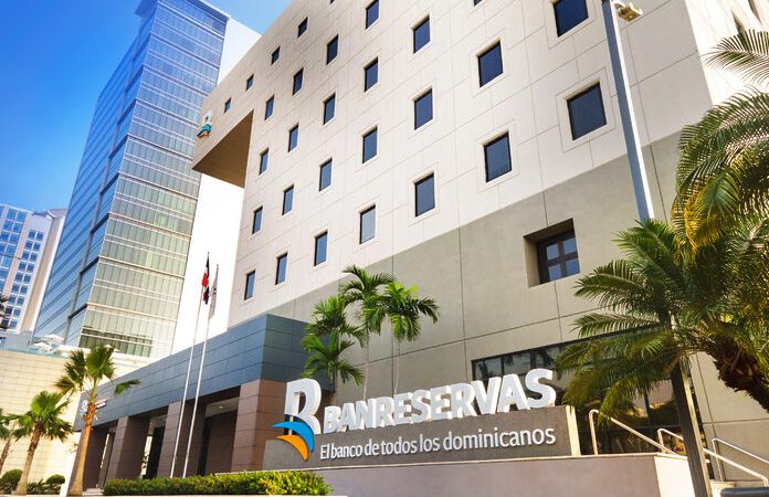 Banreservas recibe cuatro premios World Finance en reconocimiento a su gestión bancaria