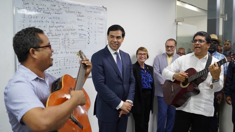 Supervisan el funcionamiento de nueva Escuela de Bellas Artes en Santo Domingo Este