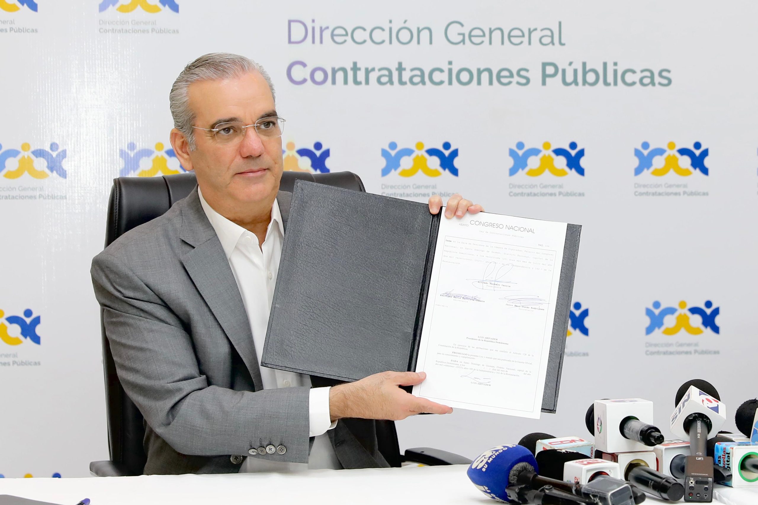 Presidente Abinader promulga la nueva Ley 47-25 de Contrataciones Públicas para fortalecer la transparencia