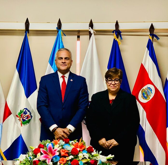 El Embajador Luis García se reúne con directivos de OIRSA-Honduras para fortalecer la cooperación agrícola