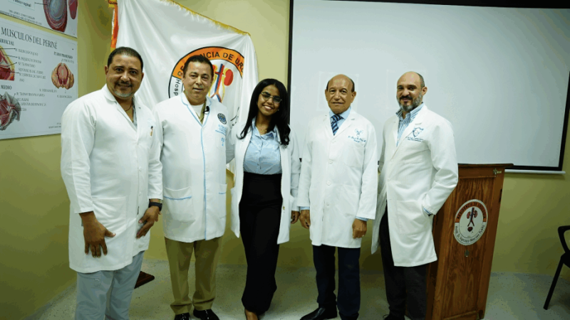 Hospital Moscoso Puello impulsa la salud masculina con exitosa jornada urológica