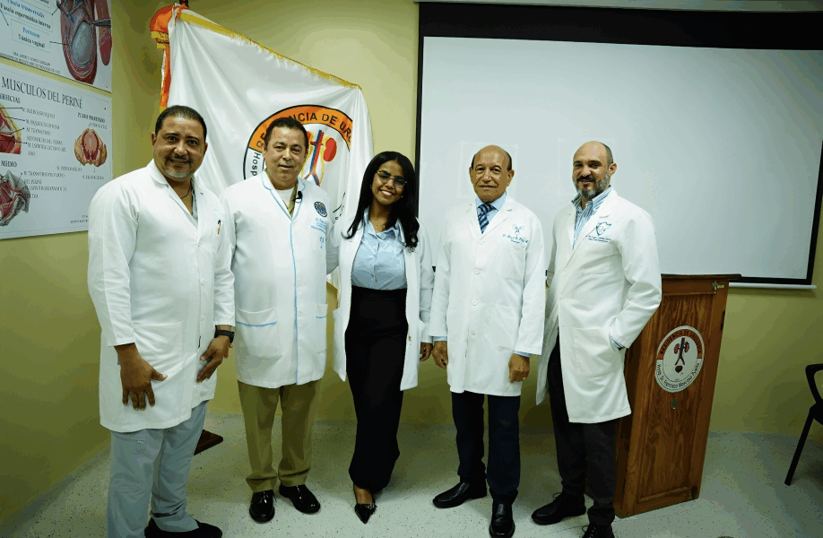 Hospital Moscoso Puello impulsa la salud masculina con exitosa jornada urológica