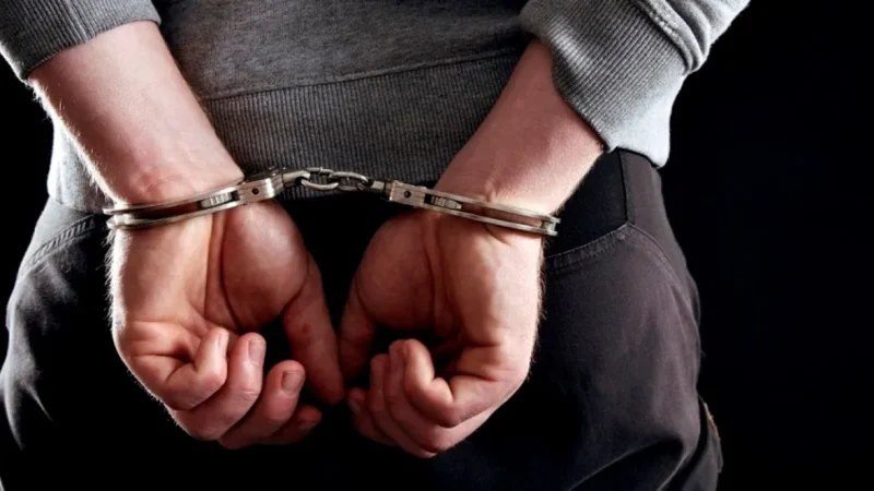 Detención de hombre en Baní por amenazar a su pareja con muerte