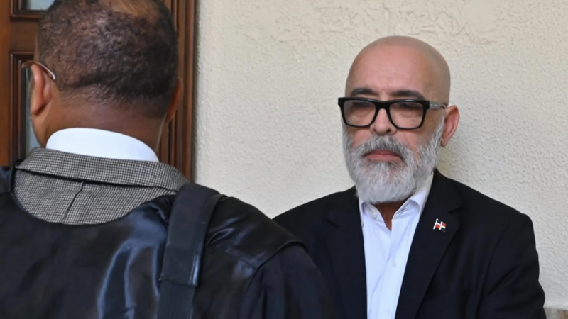 Ángel Martínez recibe autorización judicial para salir del país en busca de atención médica
